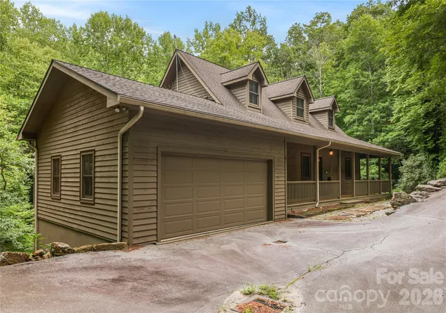Photo 2 of Single family home for sale at 911 Buckberry Dr N, Sapphire, NC 28774 | MLS# 4405145 | Listing updated on 2026-08-02