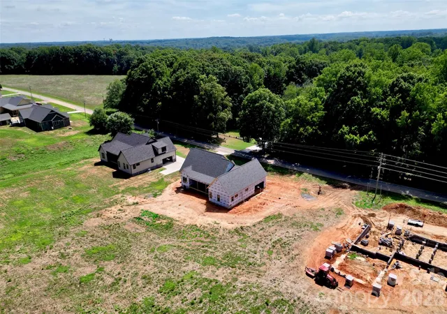 Photo 3 of Single family home for sale at 355 New Salem Rd #3, Statesville, NC 28625 | MLS# 4405146 | Listing updated on 2026-09-22