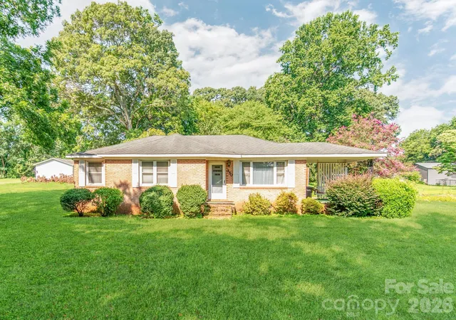 Photo 2 of Single family home for sale at 350 Raleigh St Nw, Concord, NC 28027 | MLS# 4405166 | Listing updated on 2026-07-21