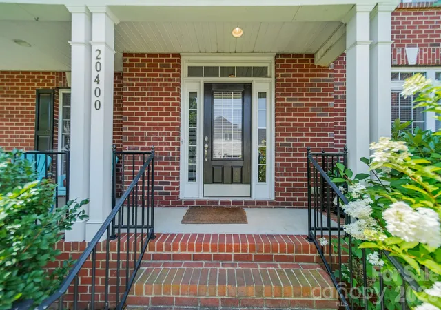 Photo 3 of Single family home for sale at 20400 Marblehead Ct, Cornelius, NC 28031 | MLS# 4405200 | Listing updated on 2026-08-21