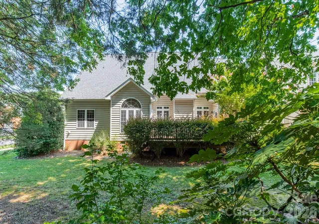 Photo 3 of Single family home for sale at 20400 Marblehead Ct, Cornelius, NC 28031 | MLS# 4405200 | Listing updated on 2026-08-21