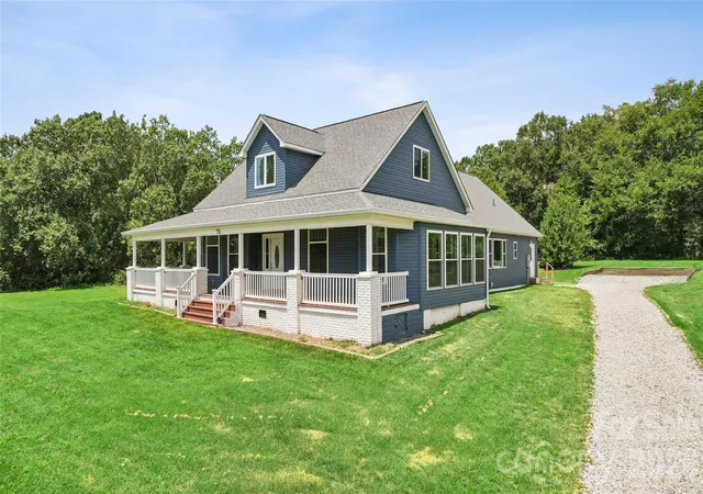 Photo 1 of Single family home for sale at 776 S Grove St Ext, Lincolnton, NC 28092 | MLS# 4405210 | Listing updated on 2026-09-11