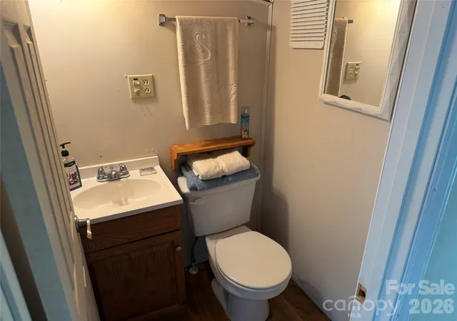 2nd image of 125 Hawks Nest Ln, Highlands, NC 28741