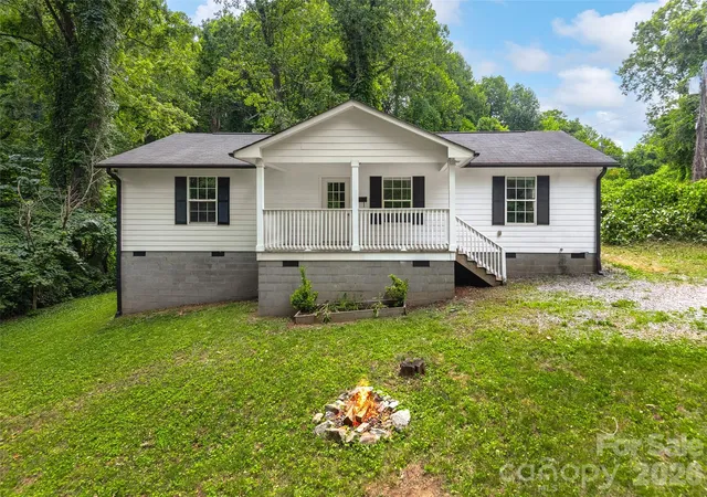Photo 1 of Single family home for sale at 321 Virginia Ave, Asheville, NC 28806 | MLS# 4405233 | Listing updated on 2026-09-04