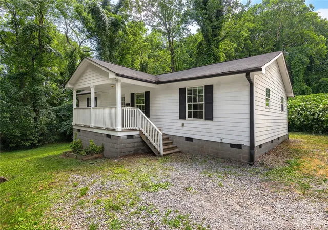 Photo 2 of Single family home for sale at 321 Virginia Ave, Asheville, NC 28806 | MLS# 4405233 | Listing updated on 2026-09-04