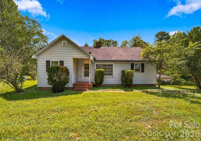 Photo 1 of Single family home for sale at 2529 Morganton Blvd, Lenoir, NC 28645 | MLS# 4405261 | Listing updated on 2026-09-30