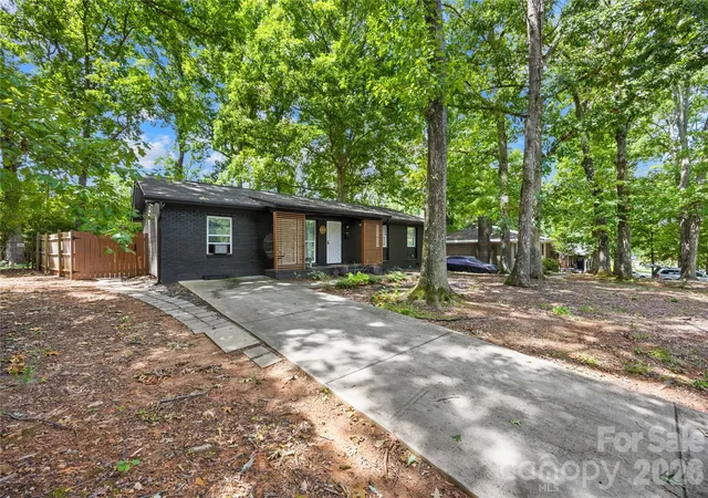 2nd image of 4508 Ivanhoe Pl, Charlotte, NC 28205 | MLS# 4405275