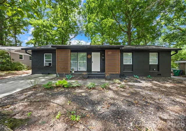 3rd image of 4508 Ivanhoe Pl, Charlotte, NC 28205 | MLS# 4405275