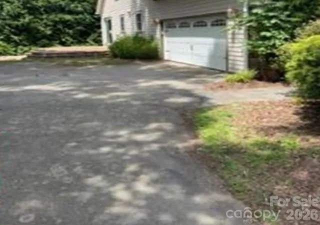 Photo 2 of Sale Pending at 4 Sterling Oaks Dr, Fletcher, NC 28732 | MLS# 4405277 | Listing updated on 2026-09-09