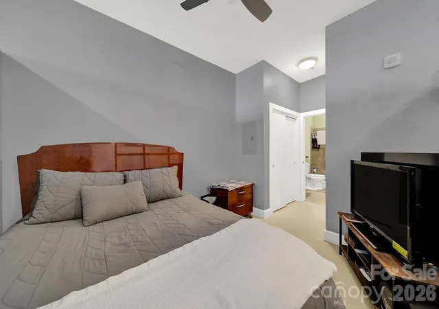 Photo 4 of Condo for sale at 333 W Trade St #2701, Charlotte, NC 28202 | MLS# 4405279 | Listing updated on 2026-10-20