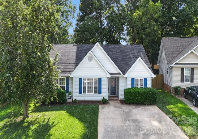 Photo 2 of Single family home for sale at 5906 Meadow Hl Dr, Charlotte, NC 28212 | MLS# 4405281 | Listing updated on 2026-09-17