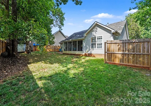 Photo 4 of Single family home for sale at 5906 Meadow Hl Dr, Charlotte, NC 28212 | MLS# 4405281 | Listing updated on 2026-09-17