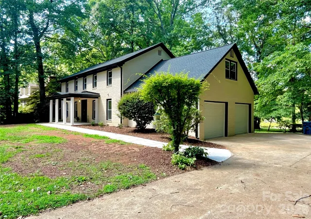 Photo 4 of Single family home for sale at 304 Travis Ln, Salisbury, NC 28146 | MLS# 4405285 | Listing updated on 2026-10-01