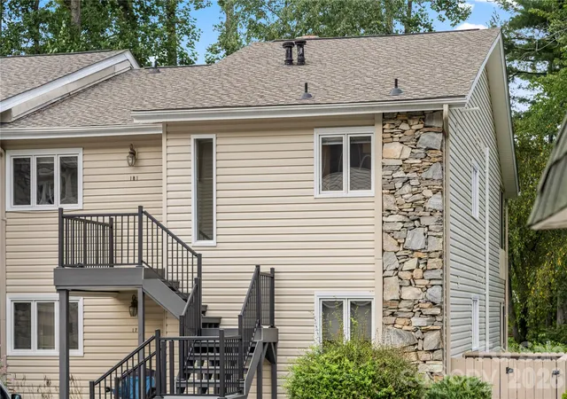 2nd image of 181 N Britton Creek Ct, Hendersonville, NC 28791