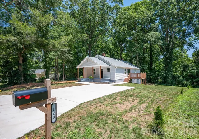 Photo 2 of Sale Pending at 126 39th Avenue Ct Nw, Hickory, NC 28601 | MLS# 4405295 | Listing updated on 2026-08-31