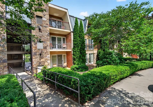 3rd image of 325 Bowling Park Rd, Asheville, NC 28803 | MLS# 4405300