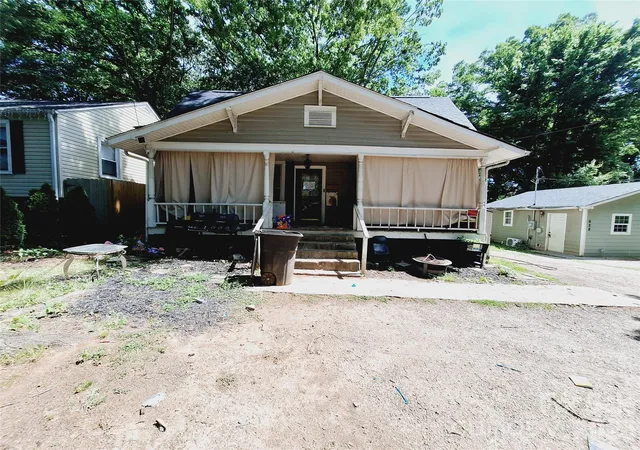 Photo 1 of Sale Pending at 632 Wood St, Statesville, NC 28677 | MLS# 4405315 | Listing updated on 2026-10-01