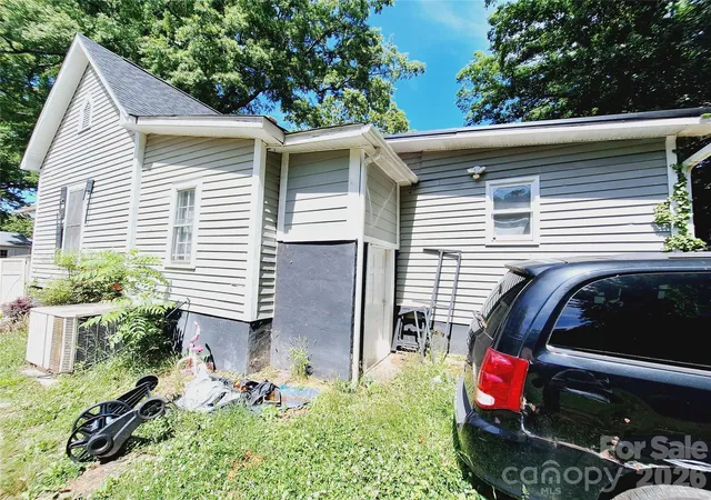 Photo 3 of Sale Pending at 632 Wood St, Statesville, NC 28677 | MLS# 4405315 | Listing updated on 2026-10-01