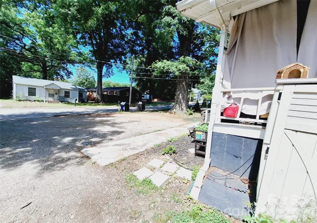 Photo 3 of Sale Pending at 632 Wood St, Statesville, NC 28677 | MLS# 4405315 | Listing updated on 2026-10-01