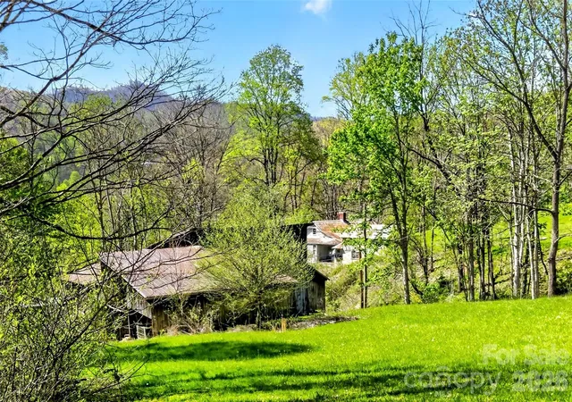 Photo 3 of House for sale at 488 Cad Campbell Rd, Bakersville, NC 28705 | MLS# 4405321 | Listing updated on 2026-08-21