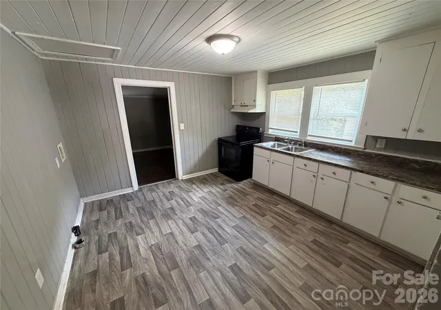 Photo 3 of Single family home for sale at 1104 Spann St, Shelby, NC 28150 | MLS# 4405326 | Listing updated on 2026-09-22
