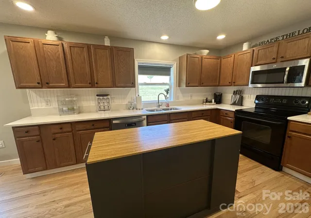 Photo 5 of Sale Pending at 724 Johnson Farm Rd, Hiddenite, NC 28636 | MLS# 4405354 | Listing updated on 2026-09-03