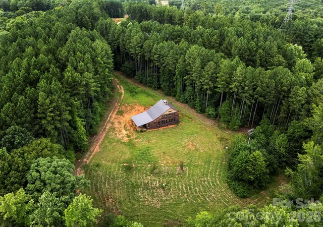 Photo 4 of House for sale at 8178 Is Point Rd, Sherrills Ford, NC 28673 | MLS# 4405371 | Listing updated on 2026-07-23