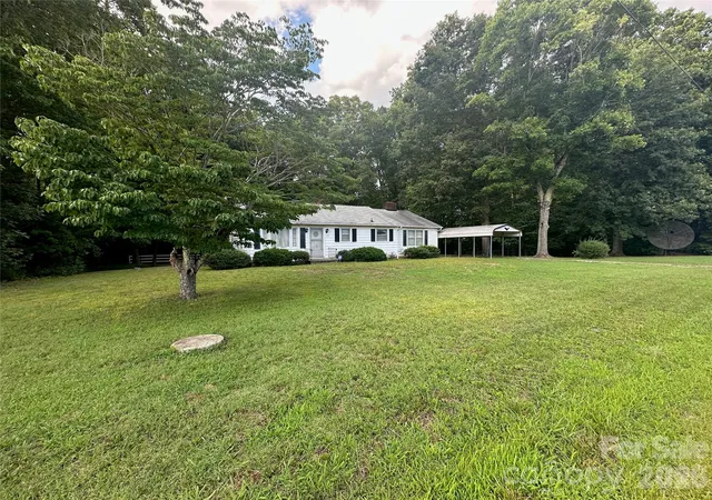Photo 4 of Sale Pending at 159 Richard Dr, Winston Salem, NC 27107 | MLS# 4405372 | Listing updated on 2026-09-05