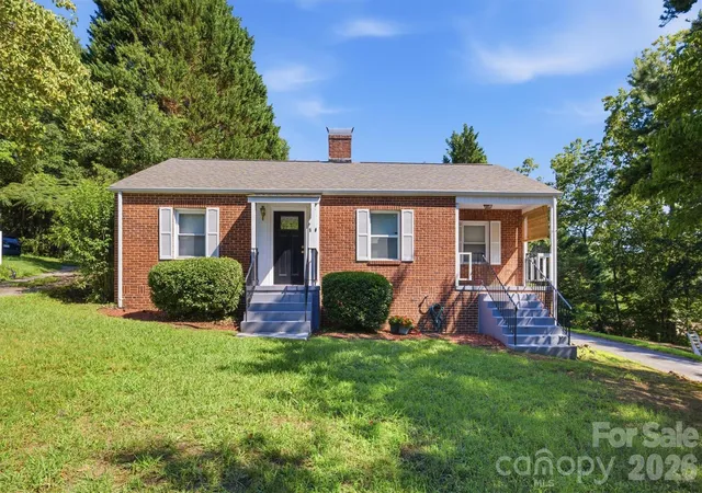1st image of 1060 14th Ave Nw, Hickory, NC 28601 | MLS# 4405421