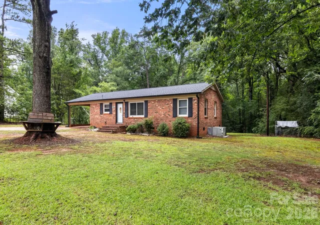 4th image of 3104 University Dr, Lancaster, SC 29720 | MLS# 4405422