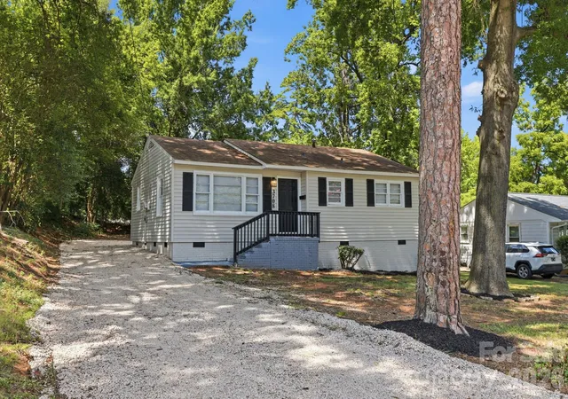 Photo 1 of Single family home for sale at 3708 Carlyle Dr, Charlotte, NC 28208 | MLS# 4405465 | Listing updated on 2026-08-28