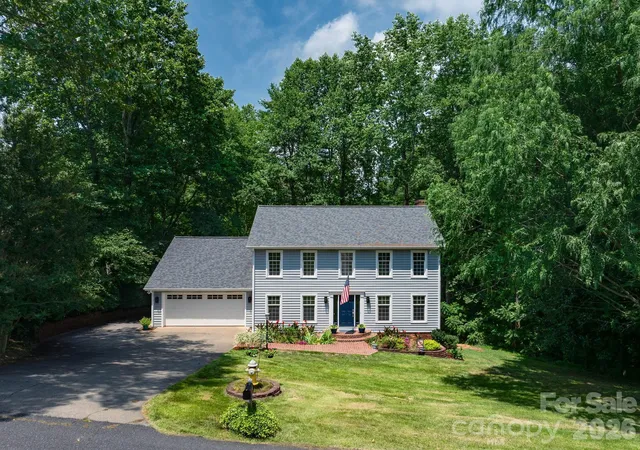 Photo 1 of Single family home for sale at 200 35th Avenue Nw, Hickory, NC 28601 | MLS# 4405471 | Listing updated on 2026-08-21