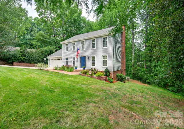 Photo 2 of Single family home for sale at 200 35th Avenue Nw, Hickory, NC 28601 | MLS# 4405471 | Listing updated on 2026-08-21