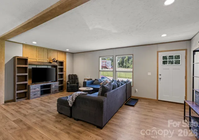 Photo 2 of Single family home for sale at 18 Moss Ln, Hendersonville, NC 28792 | MLS# 4405486 | Listing updated on 2026-07-20