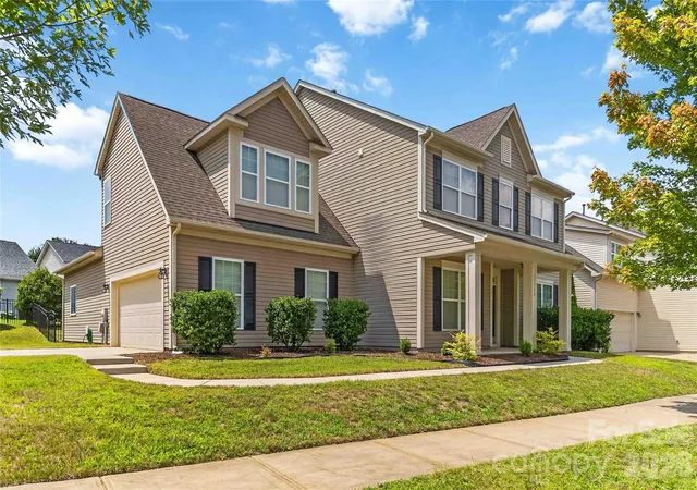 Photo 2 of Single family home for sale at 15718 Gallant Ridge Pl, Huntersville, NC 28078 | MLS# 4405490 | Listing updated on 2026-09-01