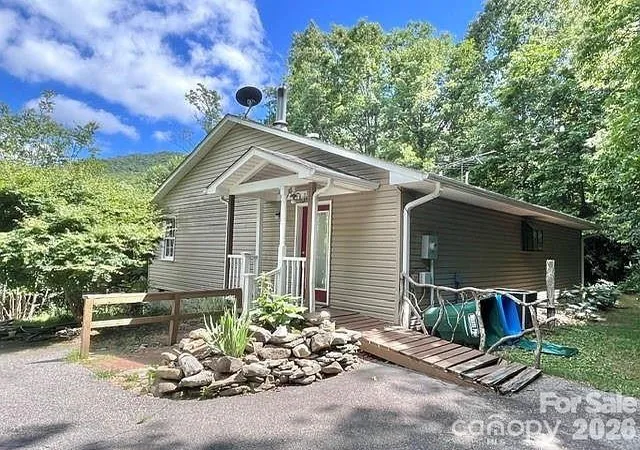 Photo 1 of Single family home for sale at 105 Chestnut Hl Rd, Black Mountain, NC 28711 | MLS# 4405529 | Listing updated on 2026-09-21