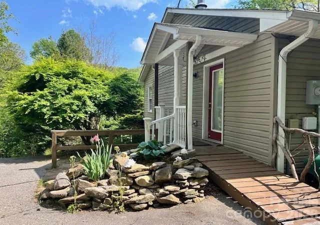 2nd image of 105 Chestnut Hill Rd, Black Mountain, NC 28711 | MLS# 4405529