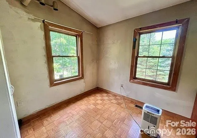 Photo 4 of Single family home for sale at 105 Chestnut Hl Rd, Black Mountain, NC 28711 | MLS# 4405529 | Listing updated on 2026-09-21