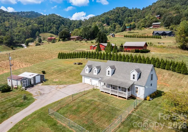 Single family home for sale at 378 Yates Cvs Rd, Waynesville, NC 28785 | MLS# 4405532
