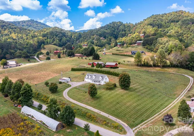 Photo 1 of Single family home for sale at 378 Yates Cvs Rd, Waynesville, NC 28785 | MLS# 4405532 | Listing updated on 2026-10-04