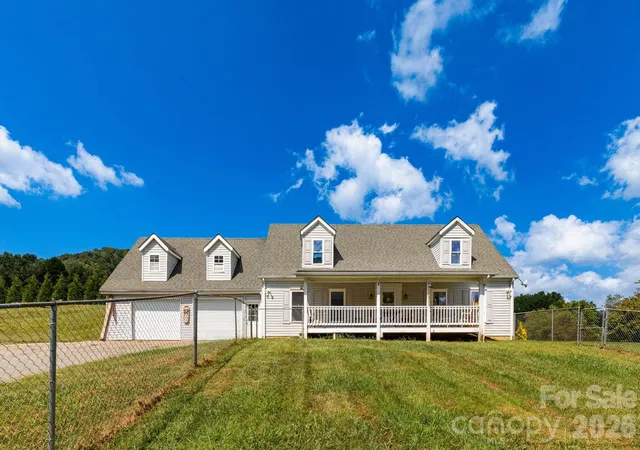 Photo 3 of Single family home for sale at 378 Yates Cvs Rd, Waynesville, NC 28785 | MLS# 4405532 | Listing updated on 2026-10-04
