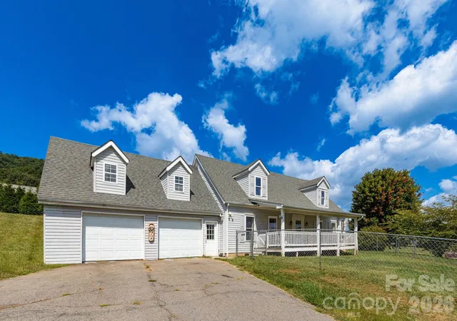 Photo 4 of Single family home for sale at 378 Yates Cvs Rd, Waynesville, NC 28785 | MLS# 4405532 | Listing updated on 2026-10-04