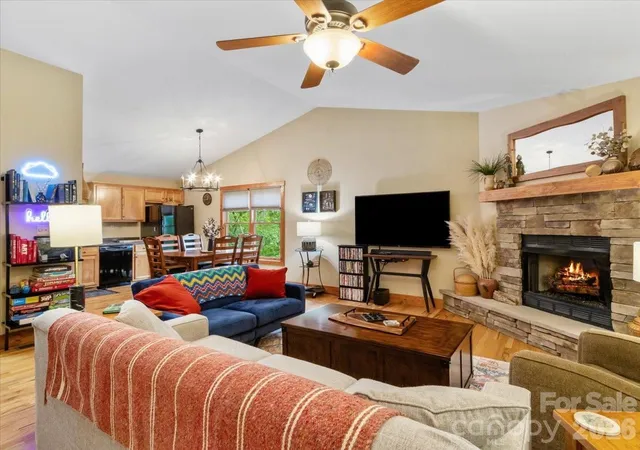 Photo 4 of Single family home for sale at 67 Hawks Landing, Burnsville, NC 28714 | MLS# 4405535 | Listing updated on 2026-10-03