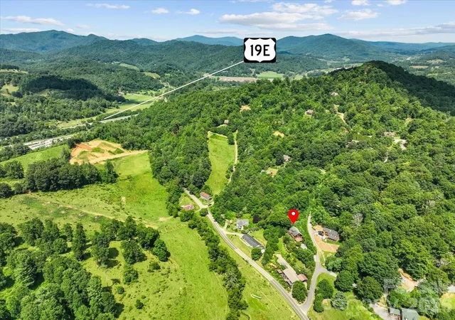 Photo 3 of Single family home for sale at 49 Pinnacle Rd, Burnsville, NC 28714 | MLS# 4405536 | Listing updated on 2026-08-29