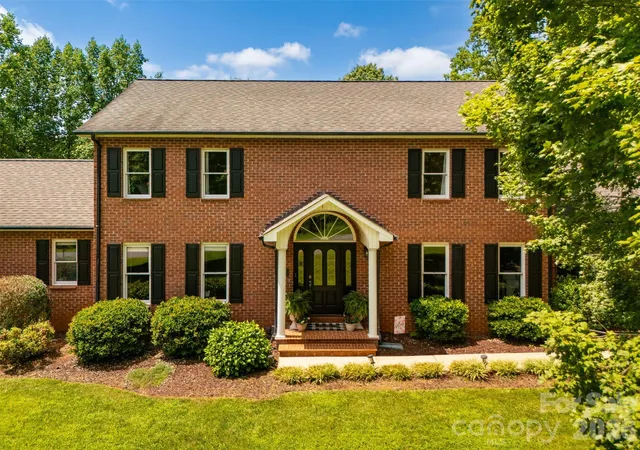 2nd image of 1413 Windemere Ln, Hickory, NC 28602 | MLS# 4405540