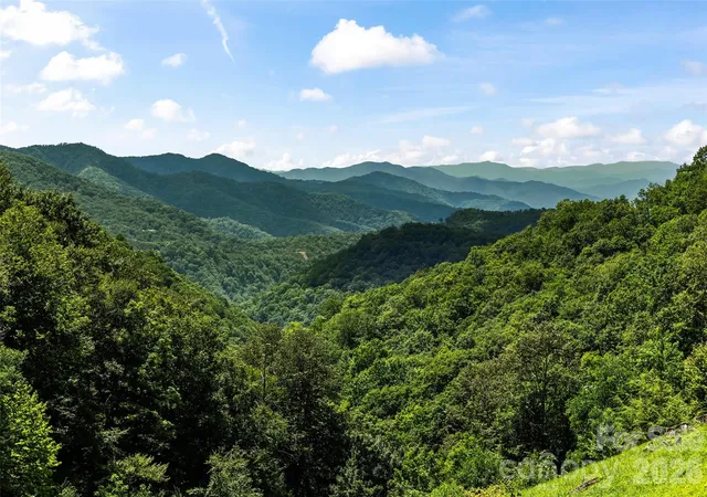 Photo 1 of Single family home for sale at 670 Parkway Dr, Maggie Valley, NC 28751 | MLS# 4405565 | Listing updated on 2026-08-18