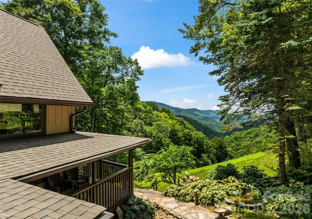 Photo 4 of Single family home for sale at 670 Parkway Dr, Maggie Valley, NC 28751 | MLS# 4405565 | Listing updated on 2026-08-18