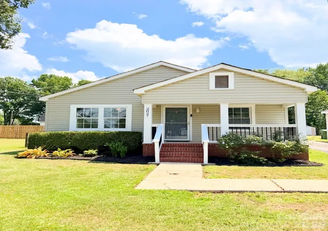 1st image of 2827 E Long Ave, Gastonia, NC 28054 | MLS# 4405566