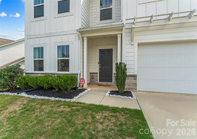 Photo 2 of Single family home for sale at 112 Divot Ln, Statesville, NC 28677 | MLS# 4405568 | Listing updated on 2026-09-02