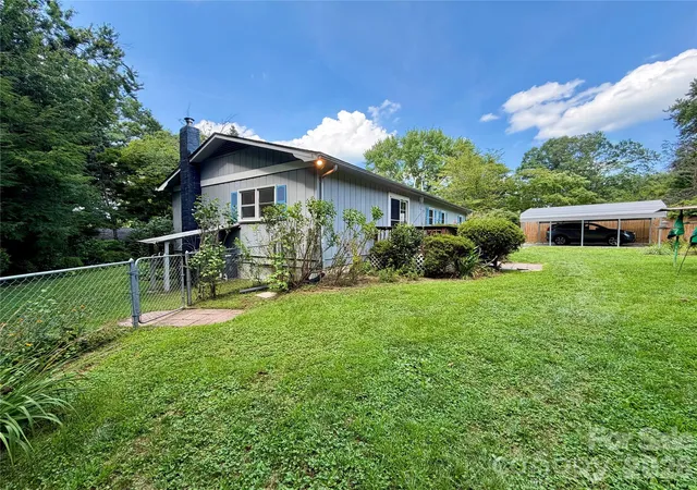Photo 1 of Single family home for sale at 5 Dewberry Dr, Hendersonville, NC 28792 | MLS# 4405580 | Listing updated on 2026-09-17